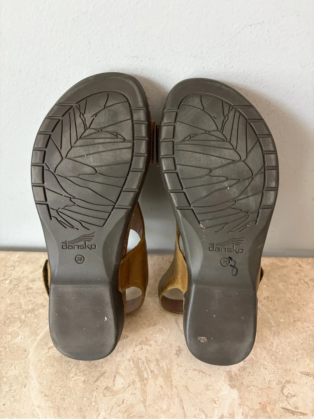 Dansko Reece Sandals Women's 38 / 7.5 Bronze Brown Leather Toe Loop Cork Shoes